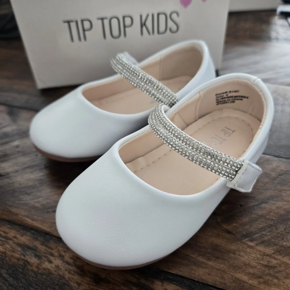 Tip Top Kids Girls MaryJane White Shoe with Rhinestone Strap. Style S187. Size 4